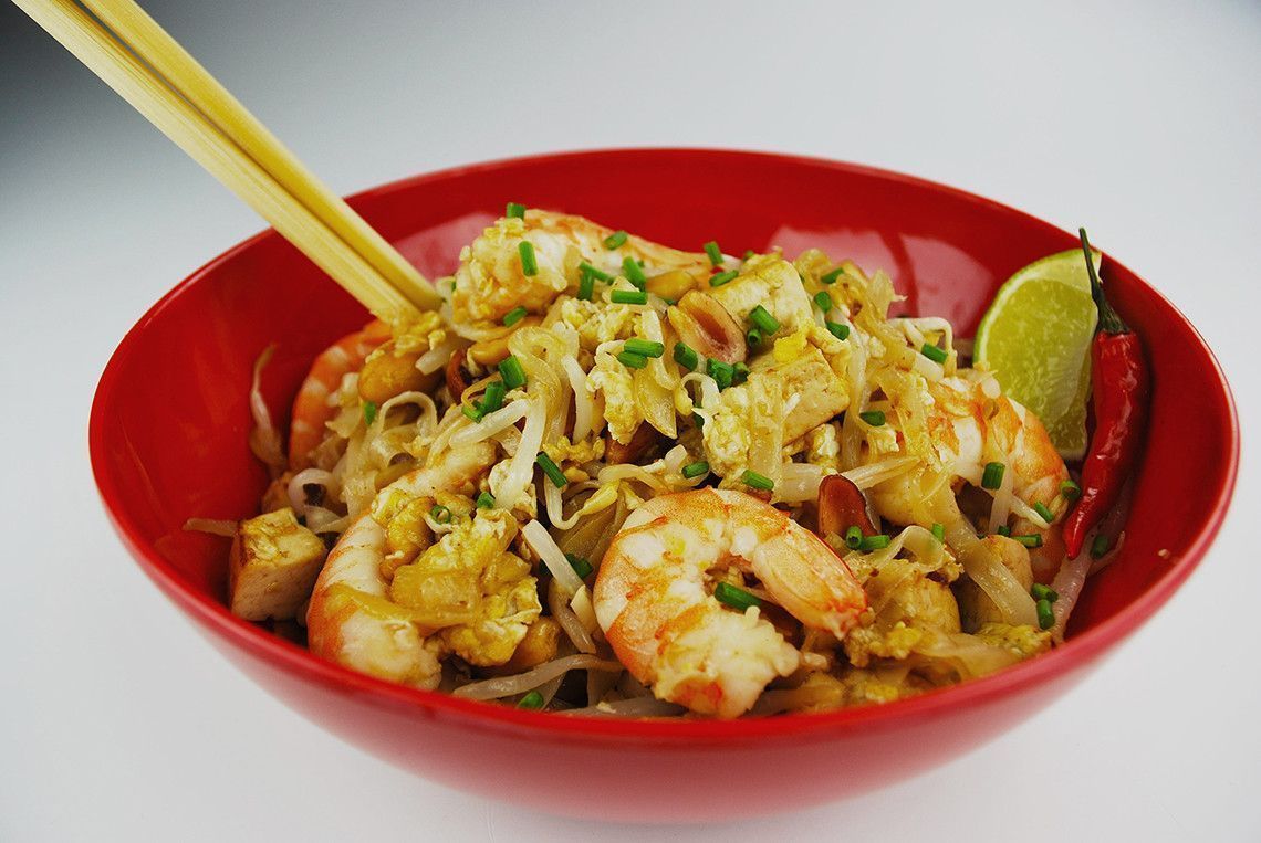 Girls_padthai